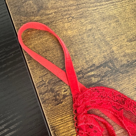 Victoria's Secret Lace V-String Red - Picture 7 of 8